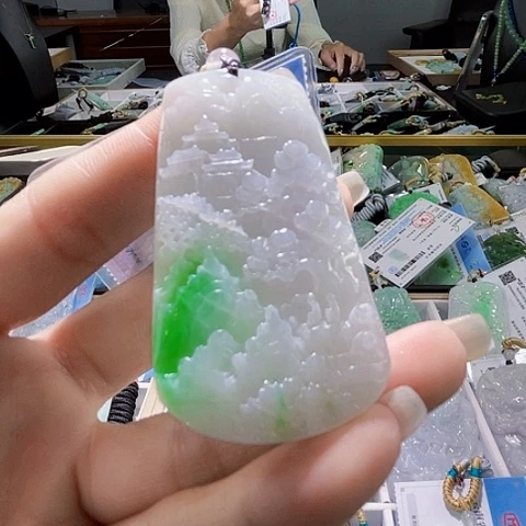 颈饰未镶嵌翡翠一个
