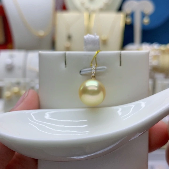 18K金镶嵌吊坠(不含链)海水珍珠