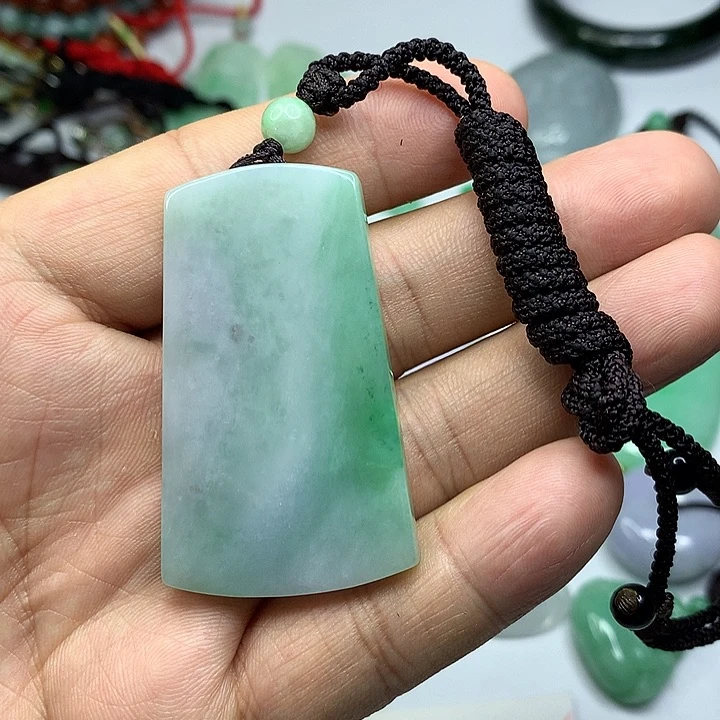 翡翠未镶嵌吊坠(赠链)痛*