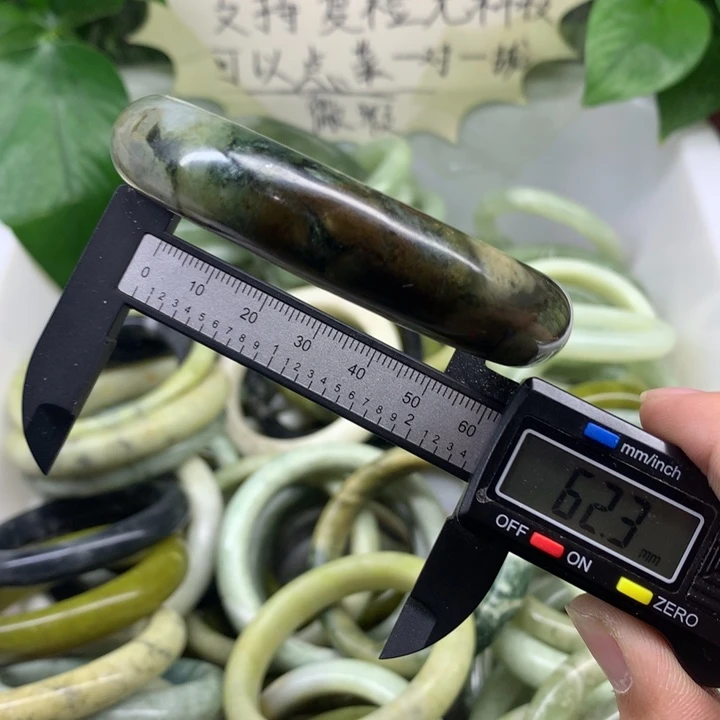 蛇纹石玉未镶嵌手镯54