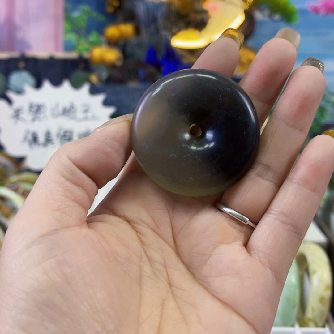 蛇纹石玉颈饰合金