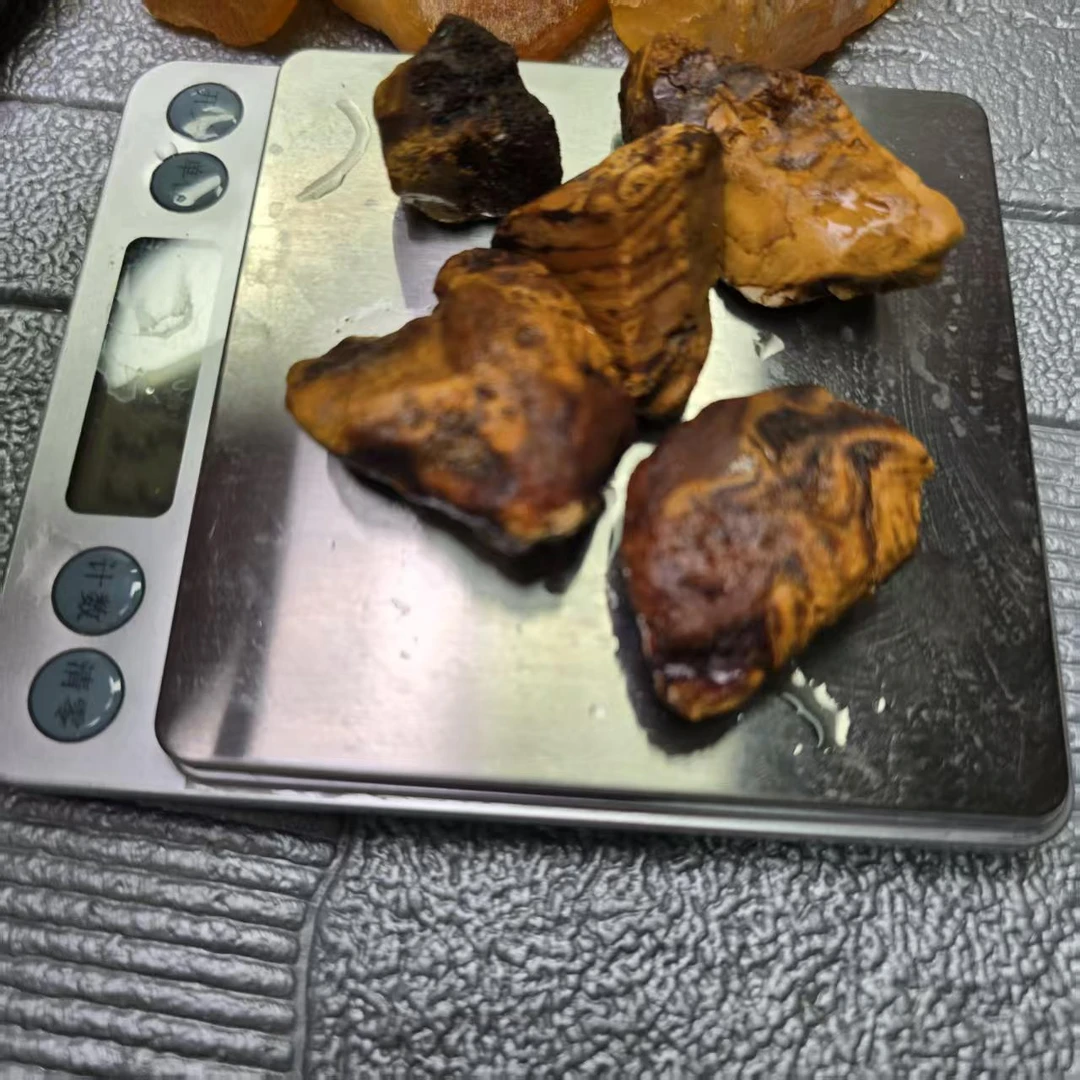 琥珀蜜蜡原石定制