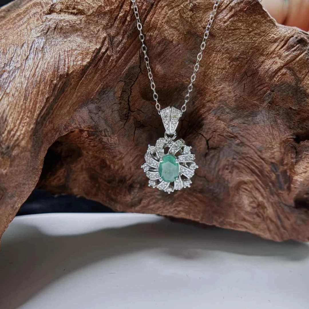KYZMLD0161-S925银镶嵌天然祖母绿吊坠（主石约：1CT）