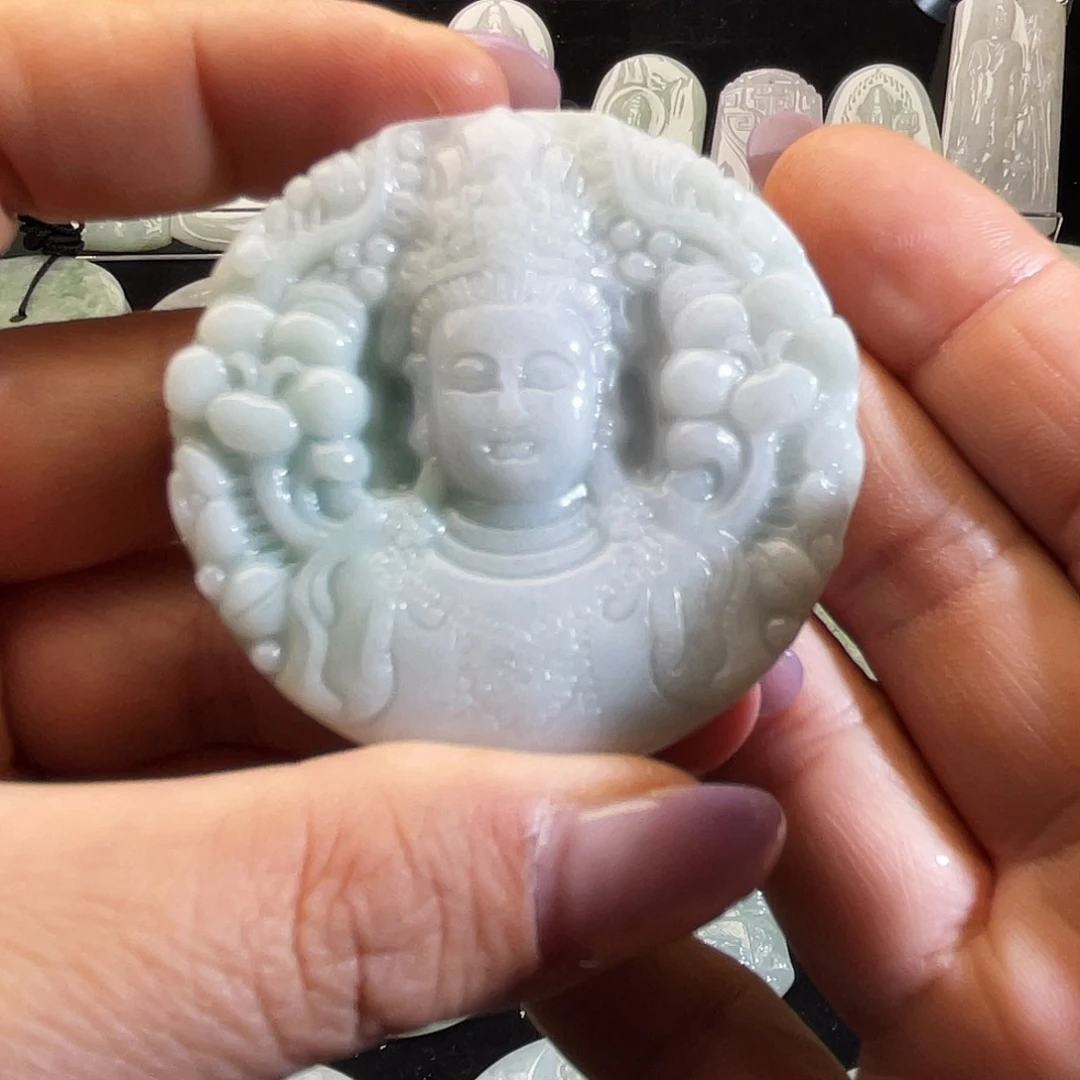 翡翠未镶嵌颈饰观音