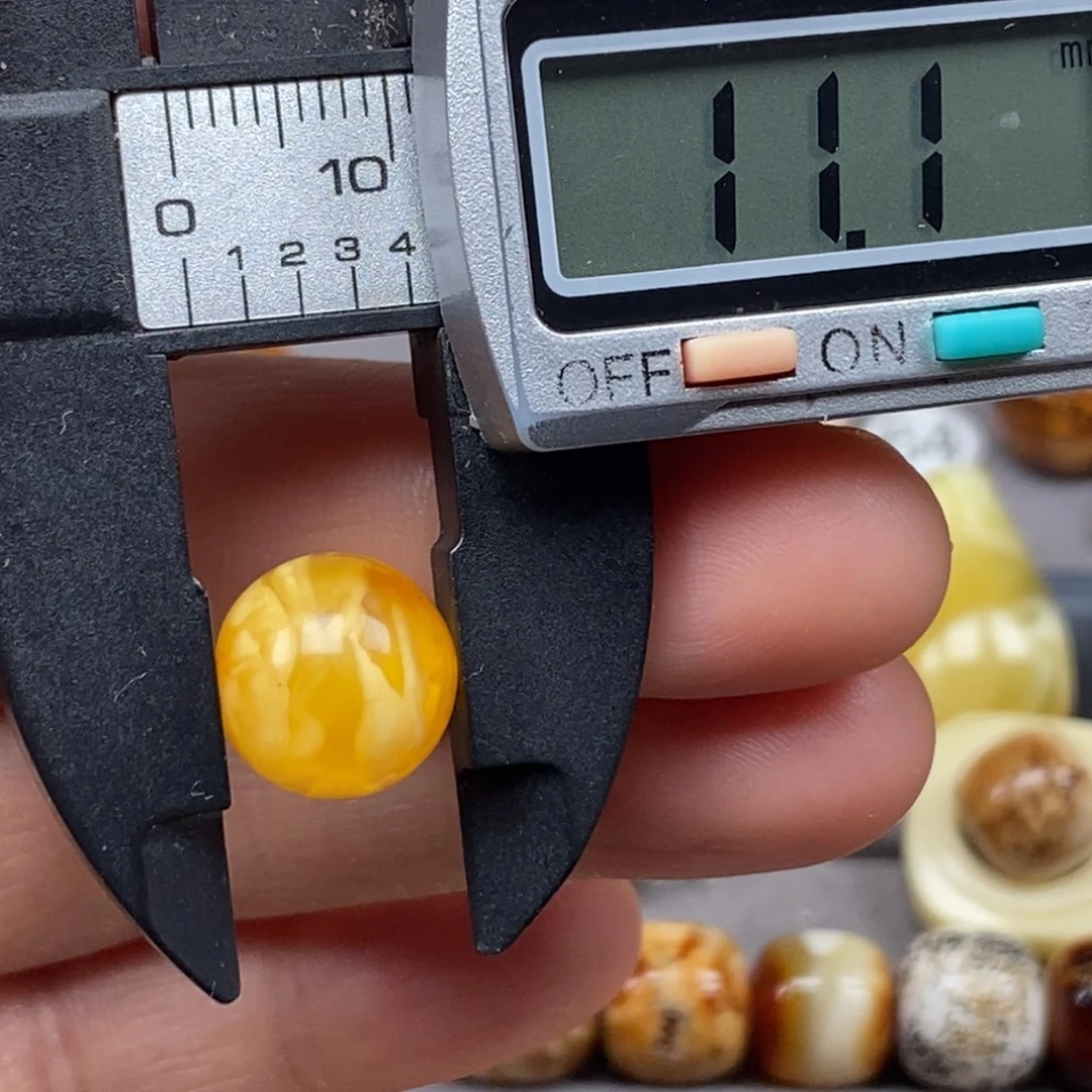 裸石琥珀未镶嵌圆珠