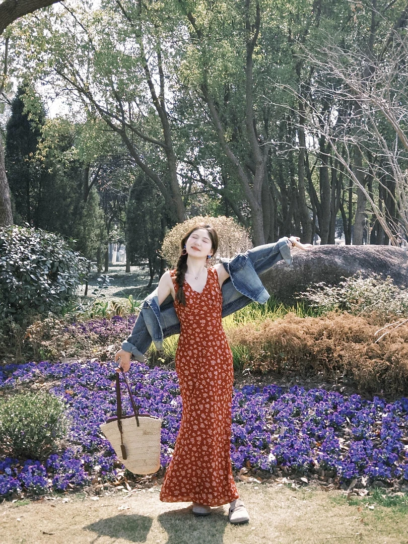 2025春夏新款韩系穿搭牛仔外套女搭配红色波点连衣裙气质两件套潮