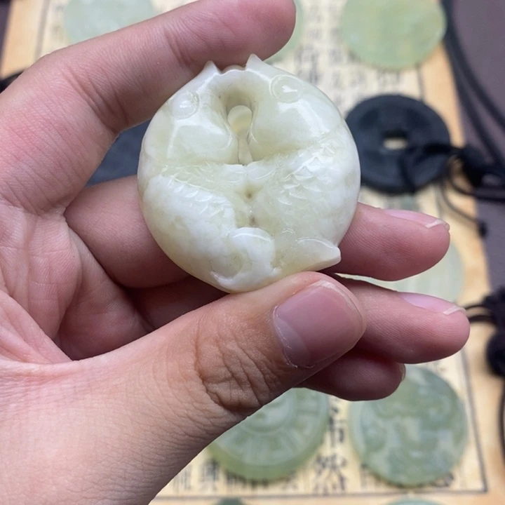 未镶嵌蛇纹石玉颈饰
