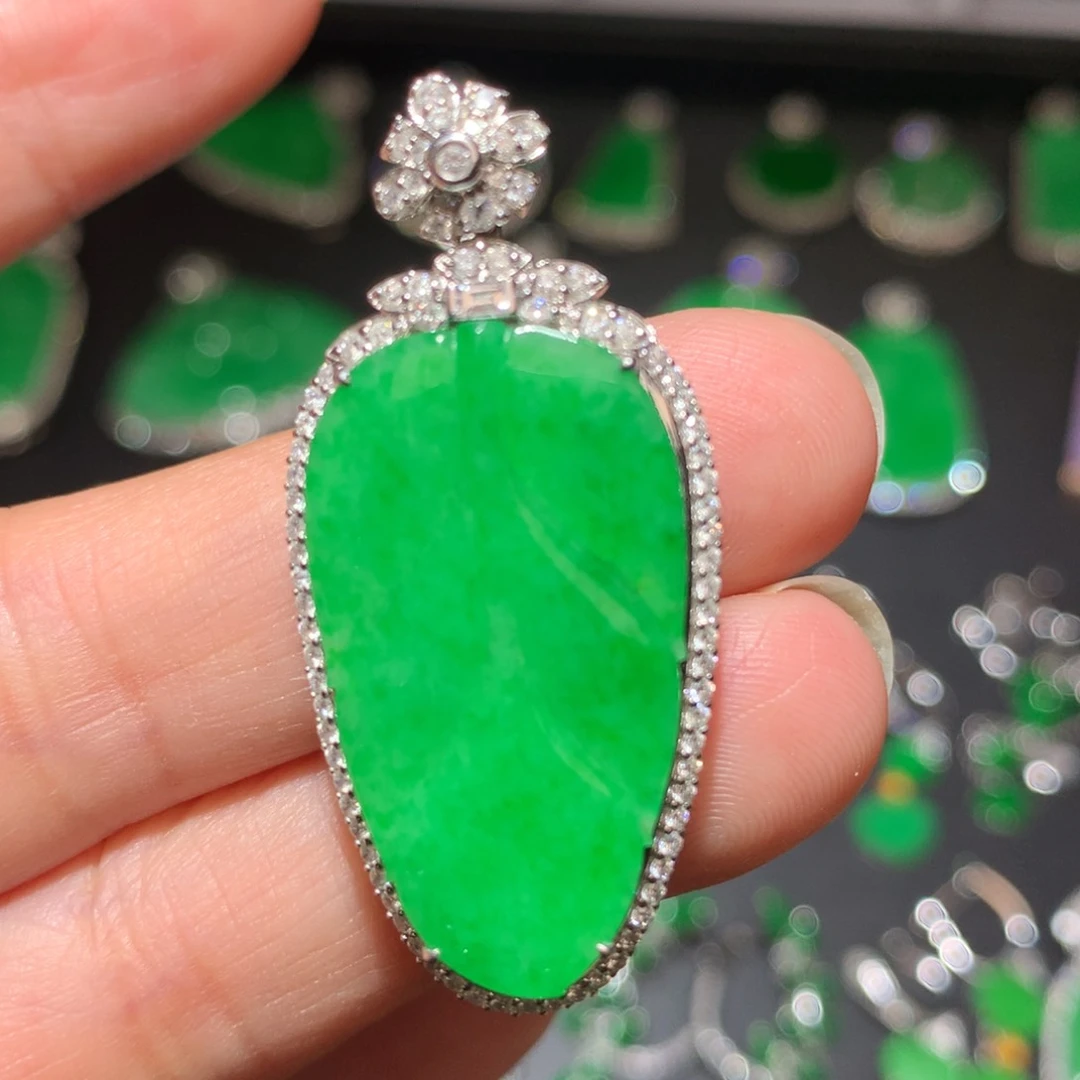 翡翠颈饰18K金镶嵌翡翠