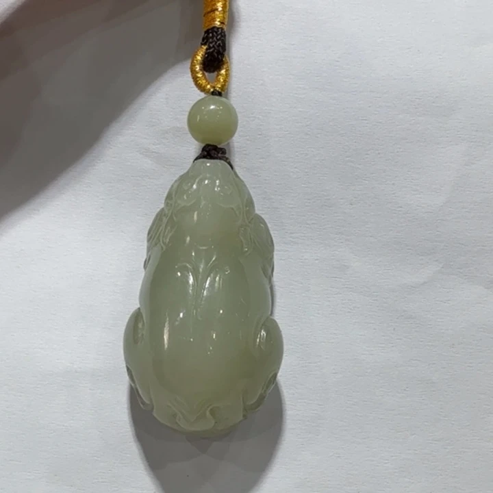 和田玉未镶嵌颈饰近矿青白貔貅