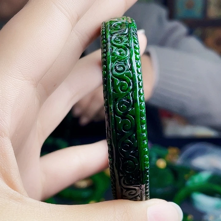 翡翠未镶嵌手镯多样性