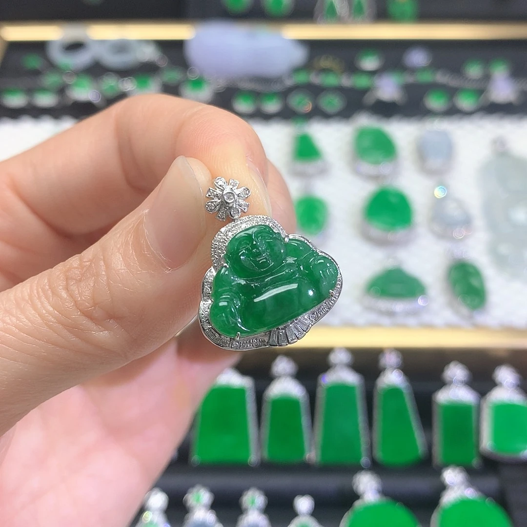 颈饰18K金镶嵌翡翠吊坠