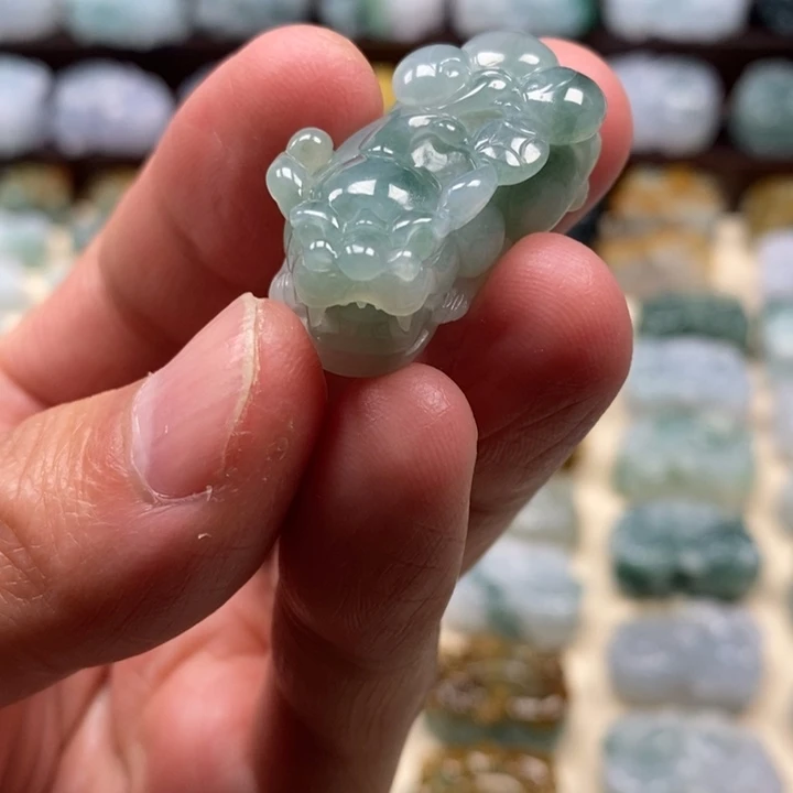 翡翠颈饰未镶嵌天然翡翠貔貅