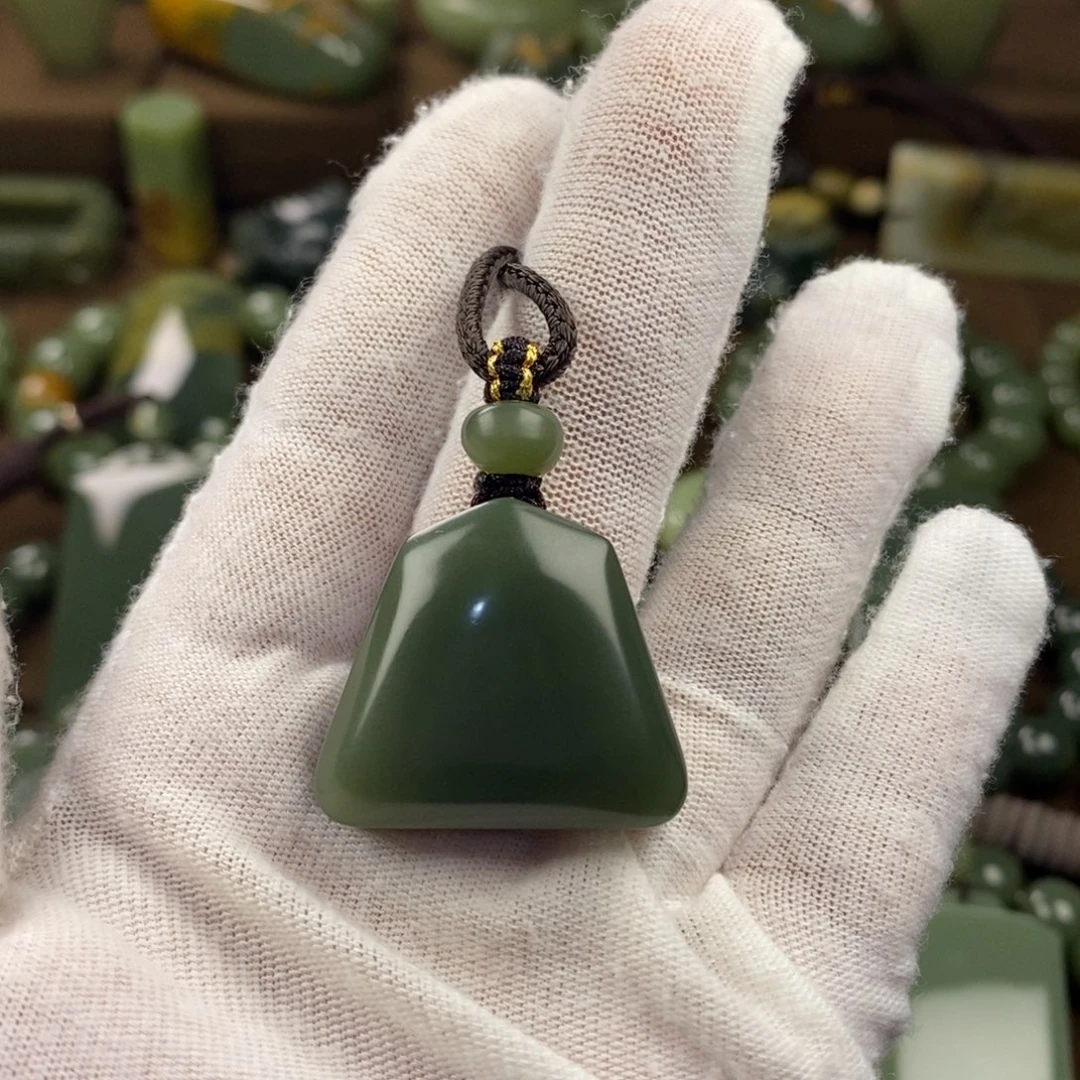 岫岩老玉（透闪石质玉）未镶嵌颈饰