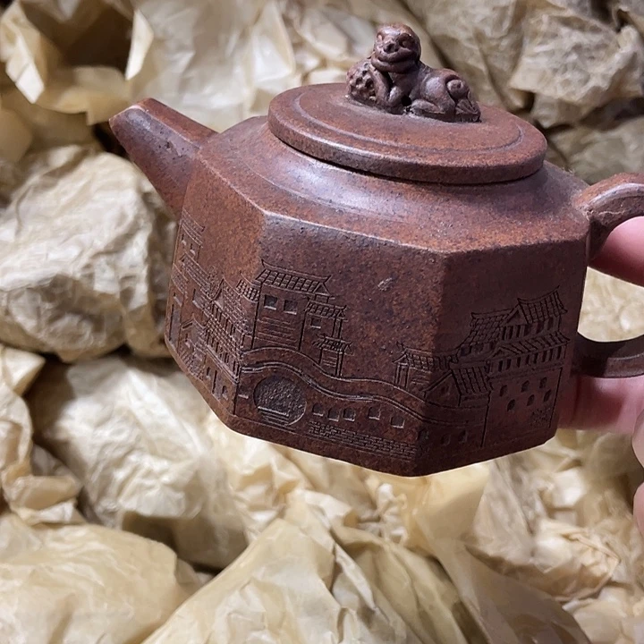 茶壶紫砂矿泥，手工制作的一把紫砂壶。