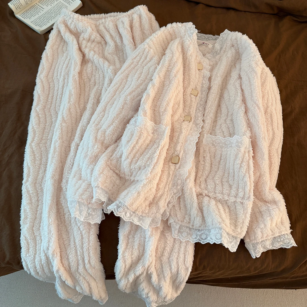 长毛绒睡衣女新款冬季加绒加厚杏色蕾丝开衫珊瑚绒保暖家居服套装