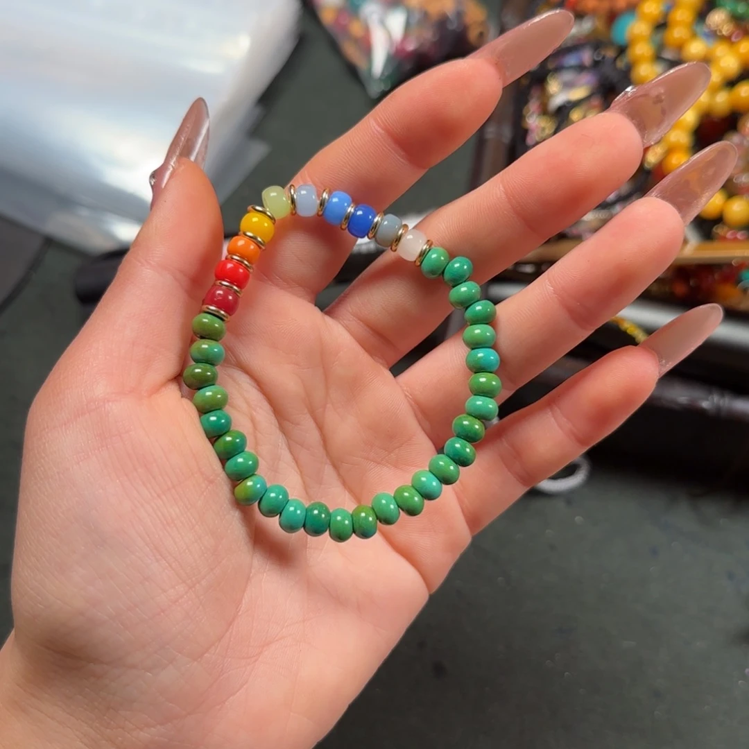 泥塑?**子………………………………