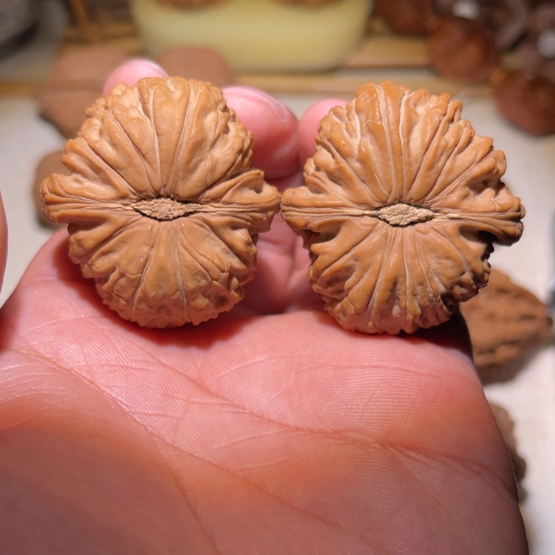 把件文玩核桃卡姿兰球白