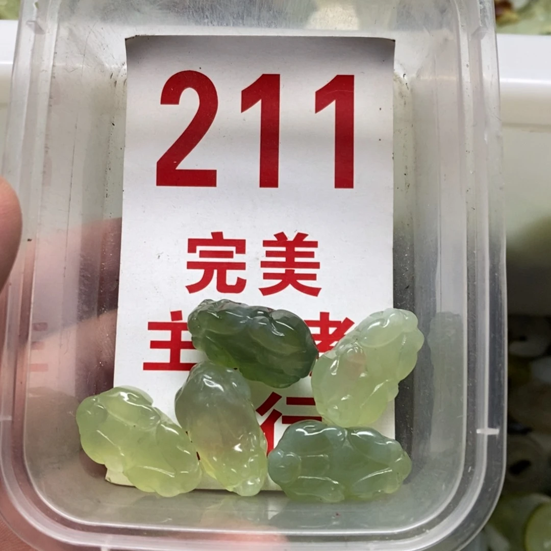 蛇纹石玉挂坠未镶嵌