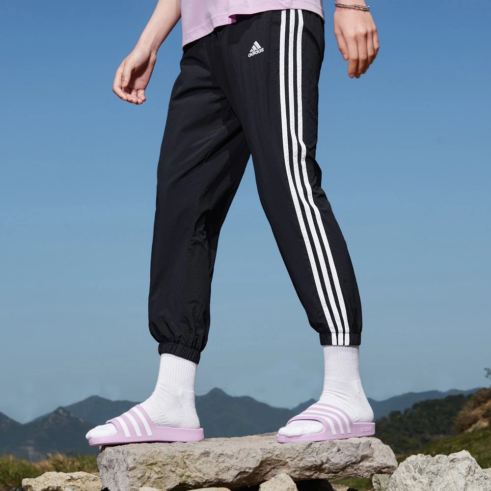 （断码处理）阿迪达斯女夏季运动休闲宽松舒适透气梭织九分裤HT3398
