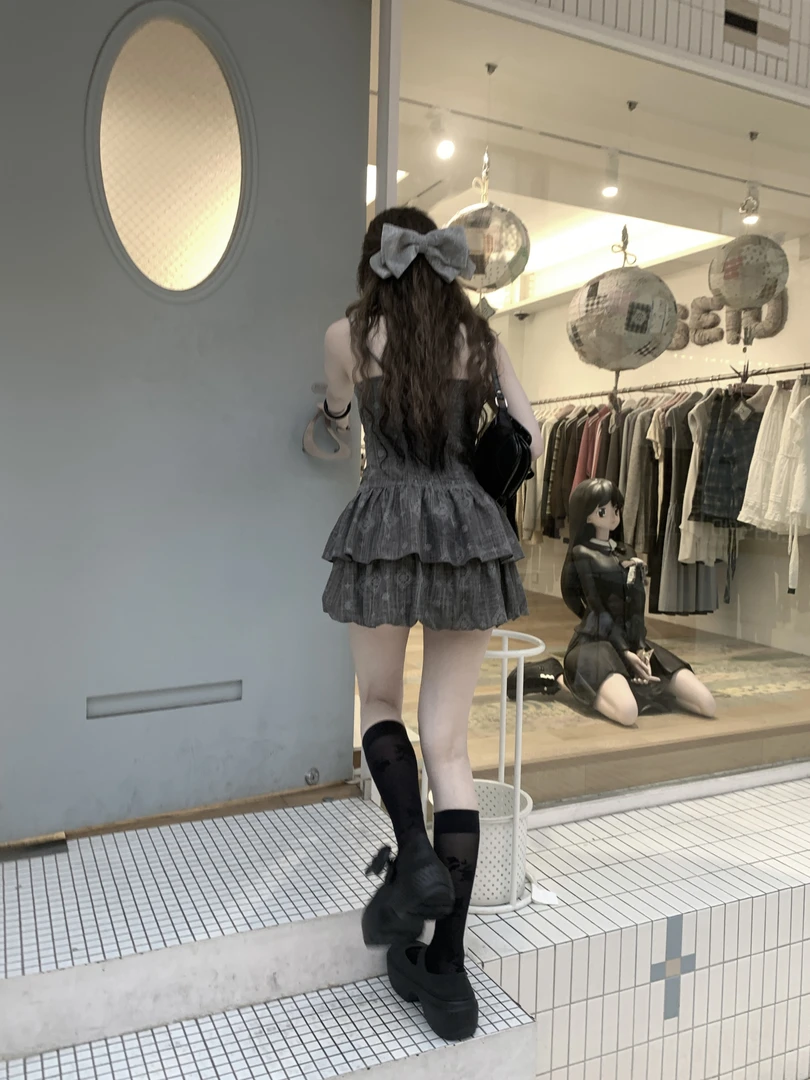 ishui-(测)-少女气质小众收腰轻奢性感深灰色连衣裙套装