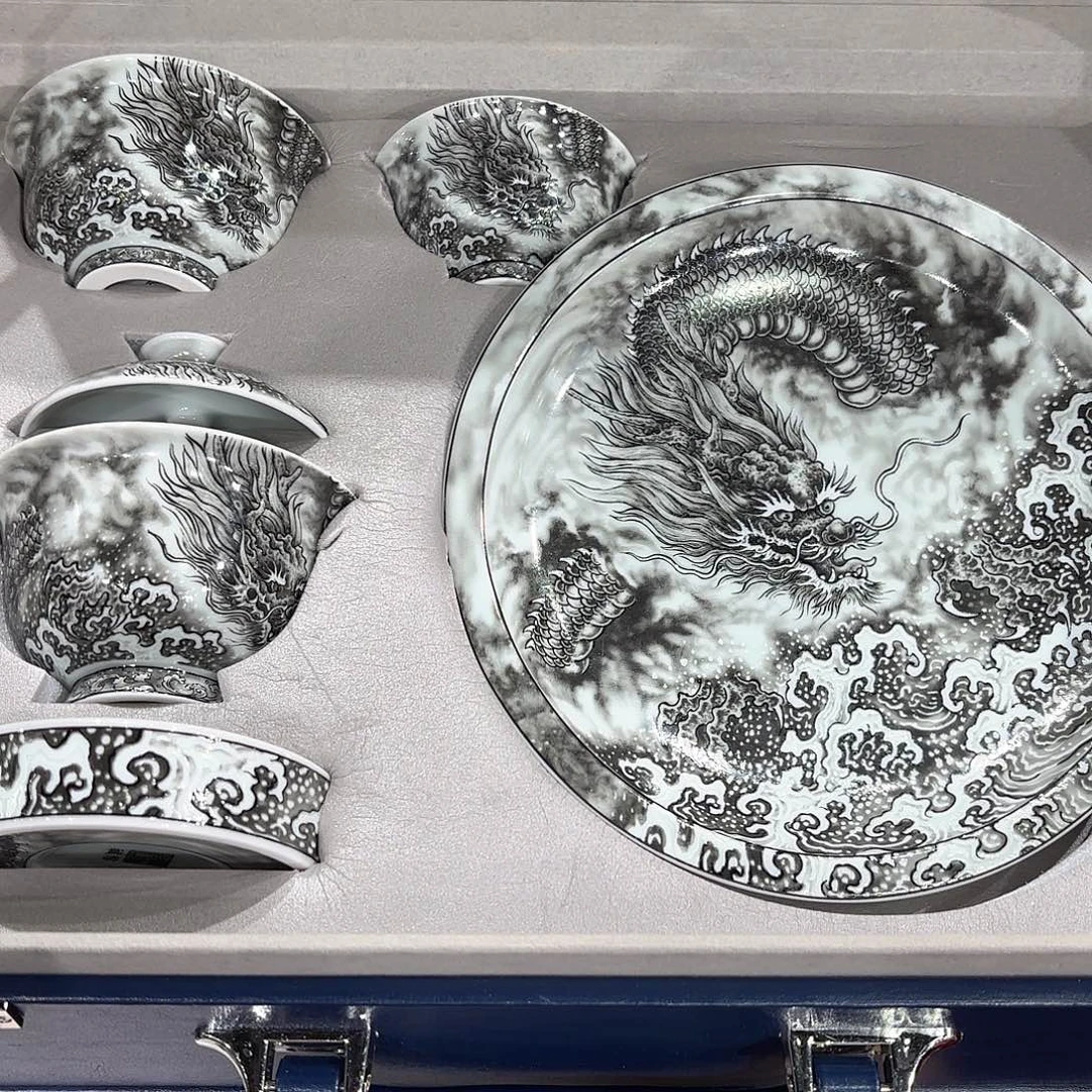 瓷片景德镇瓷器精品陈列