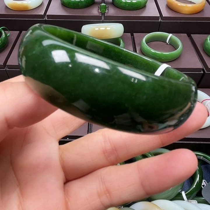 和田玉未镶嵌手镯