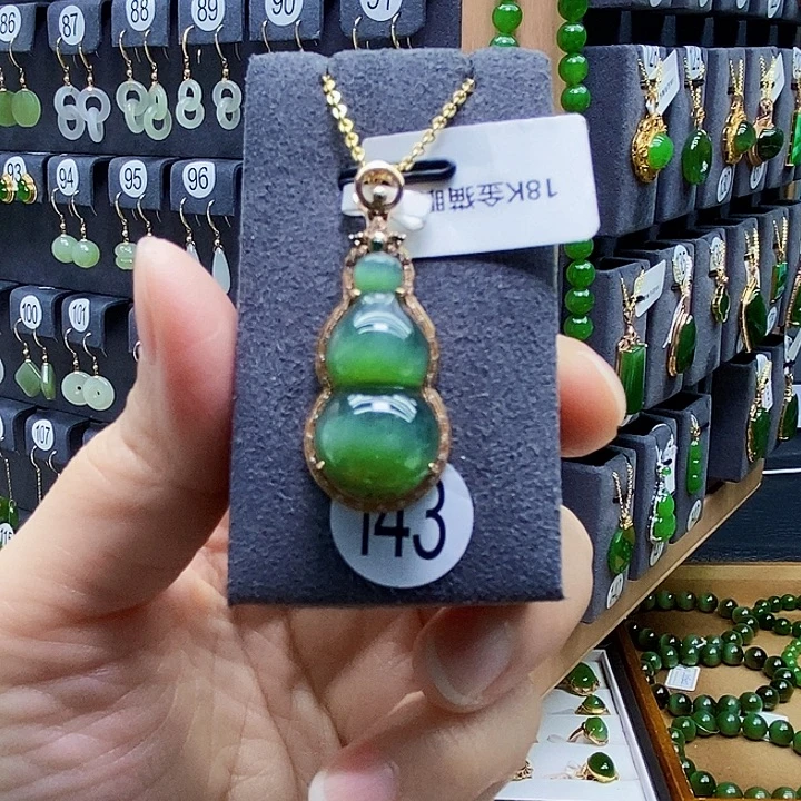 和田玉18K金镶嵌颈饰
