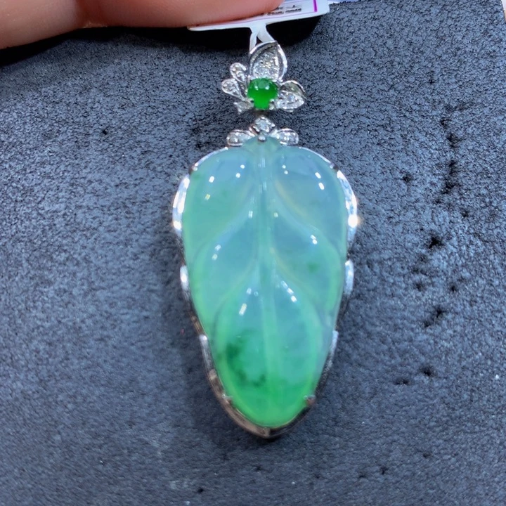 翡翠18K金镶嵌颈饰翡翠