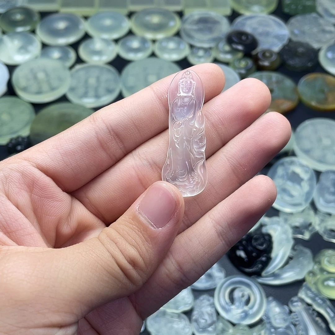 岫玉未镶嵌颈饰站观音