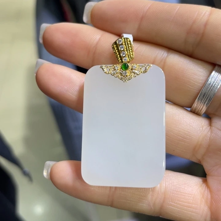 和田玉18K金镶嵌颈饰