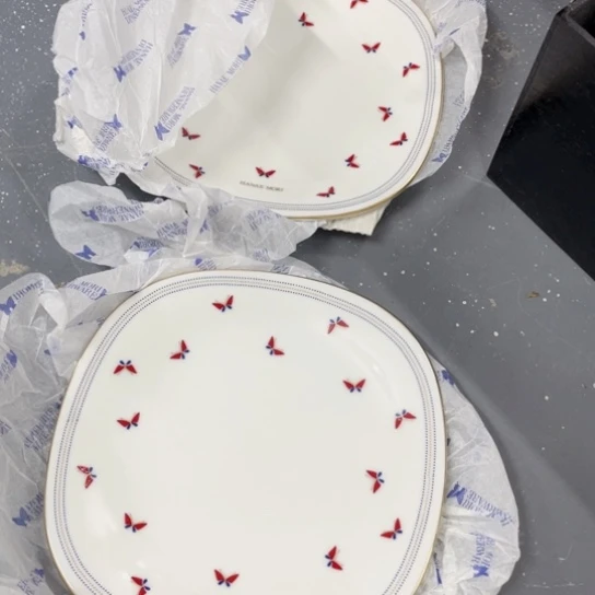 瓷片用****2瓷器中出土瓷器多以红色