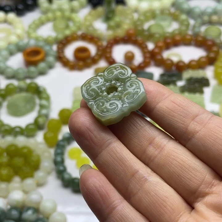 蛇纹石玉吊坠未镶嵌用****7