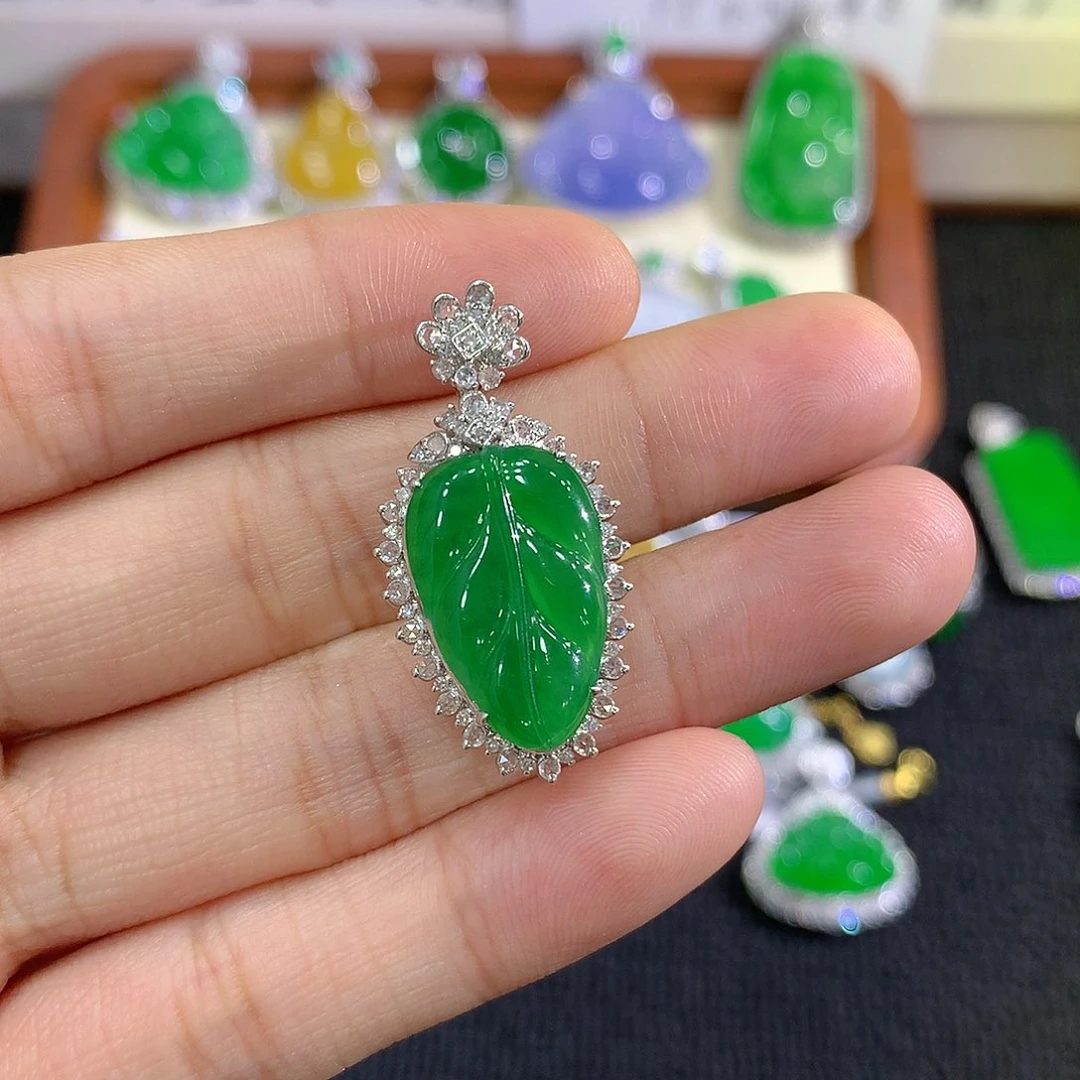 【闪购商品】吊坠(不含链)18K金镶嵌翡翠叶子