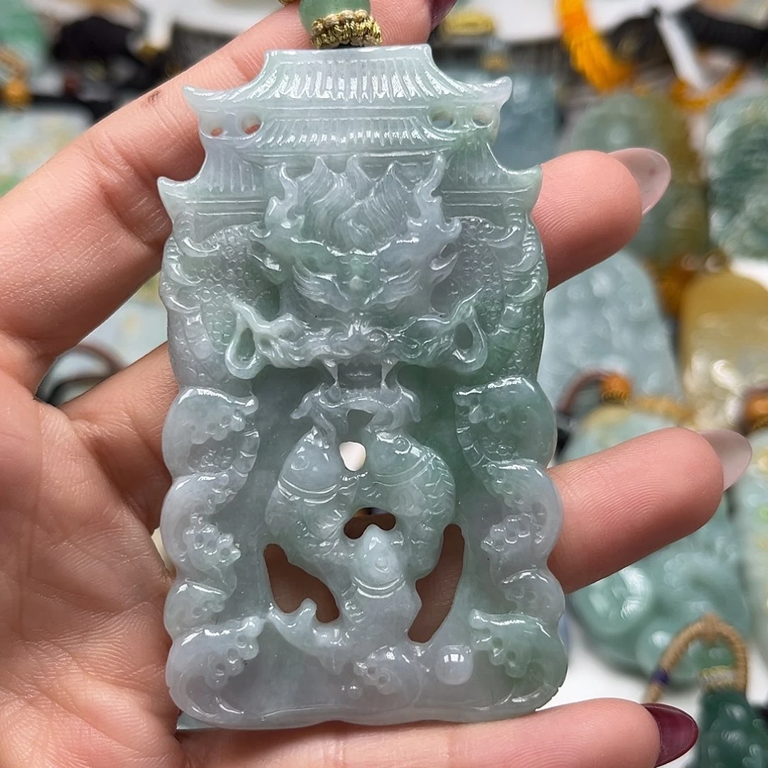 翡翠未镶嵌颈饰龙门