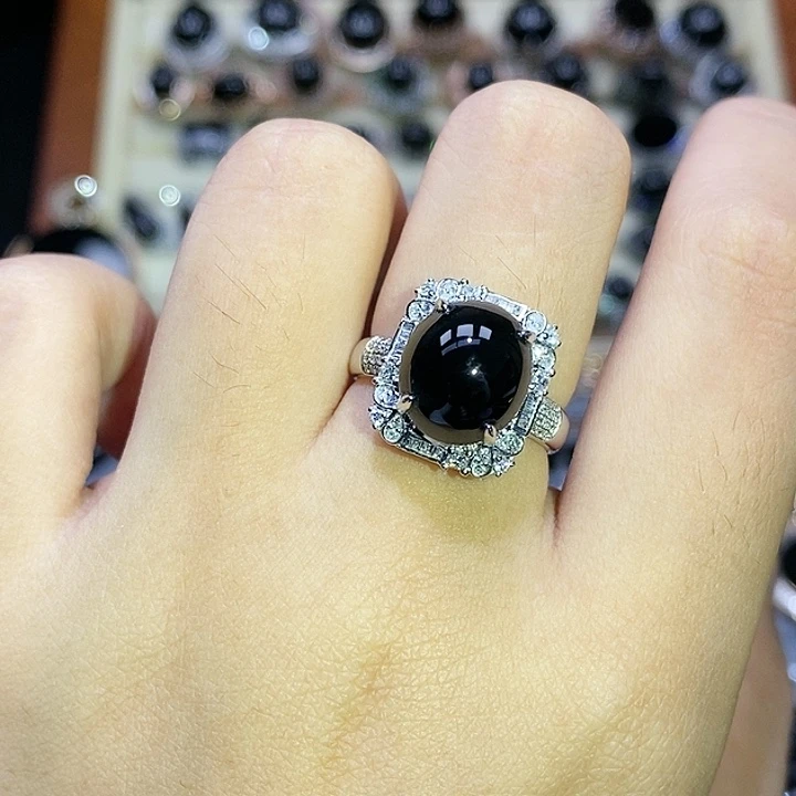 18K金镶嵌戒指翡翠