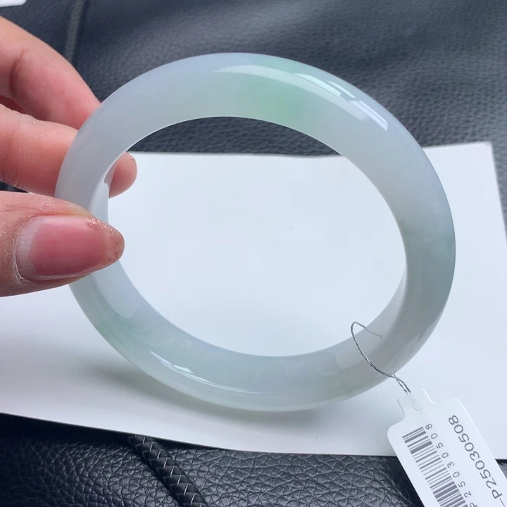 翡翠手镯未镶嵌天然翡翠手镯