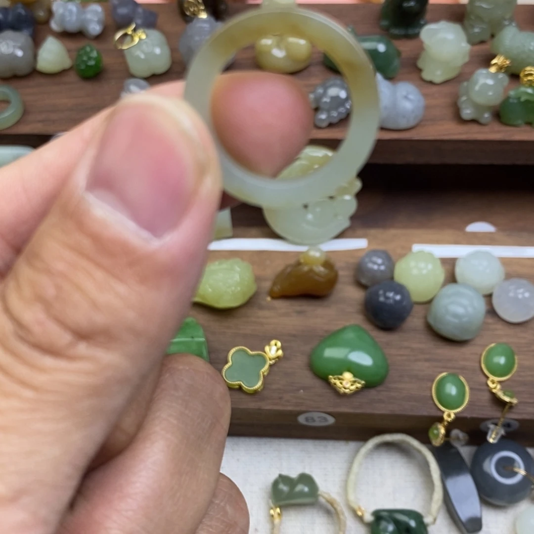 和田玉未镶嵌颈饰丫*