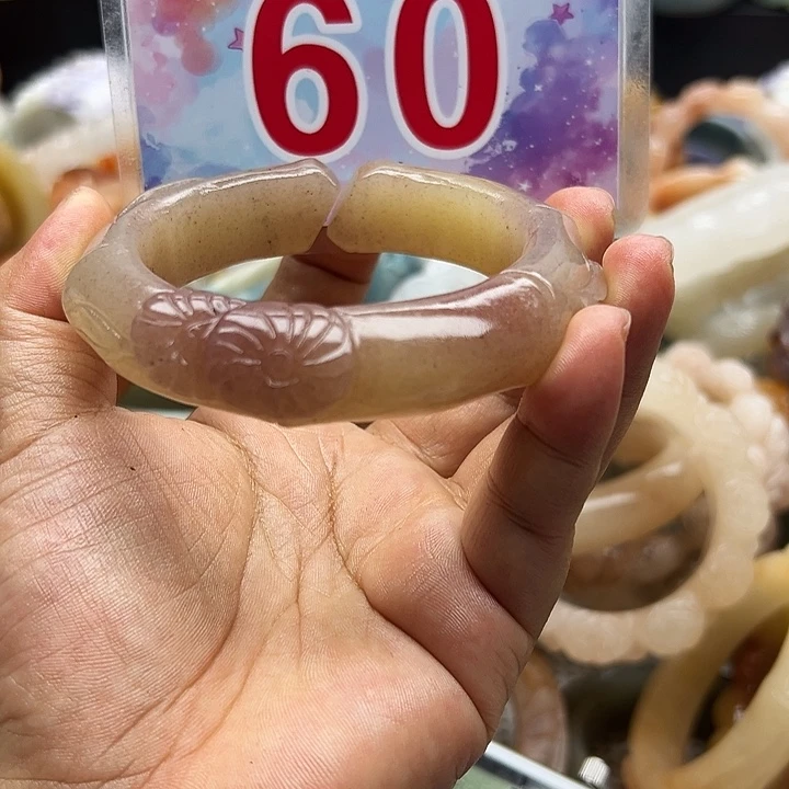 未镶嵌手镯石英岩玉