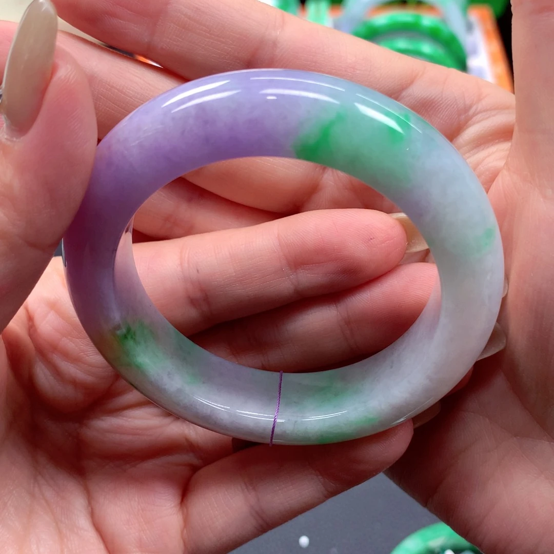 翡翠手镯未镶嵌翡翠