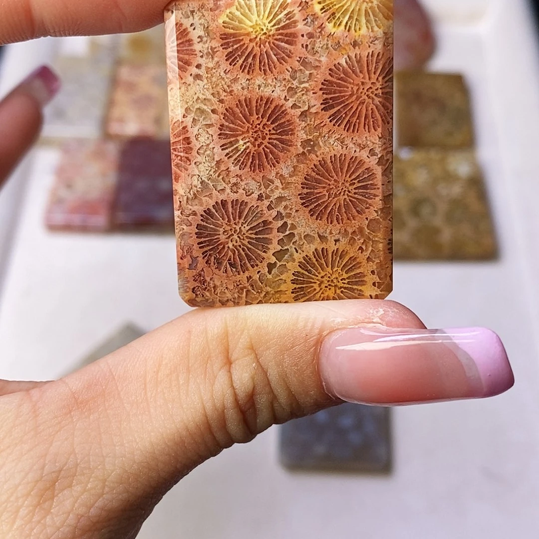 硅化玉颈饰合金没****在