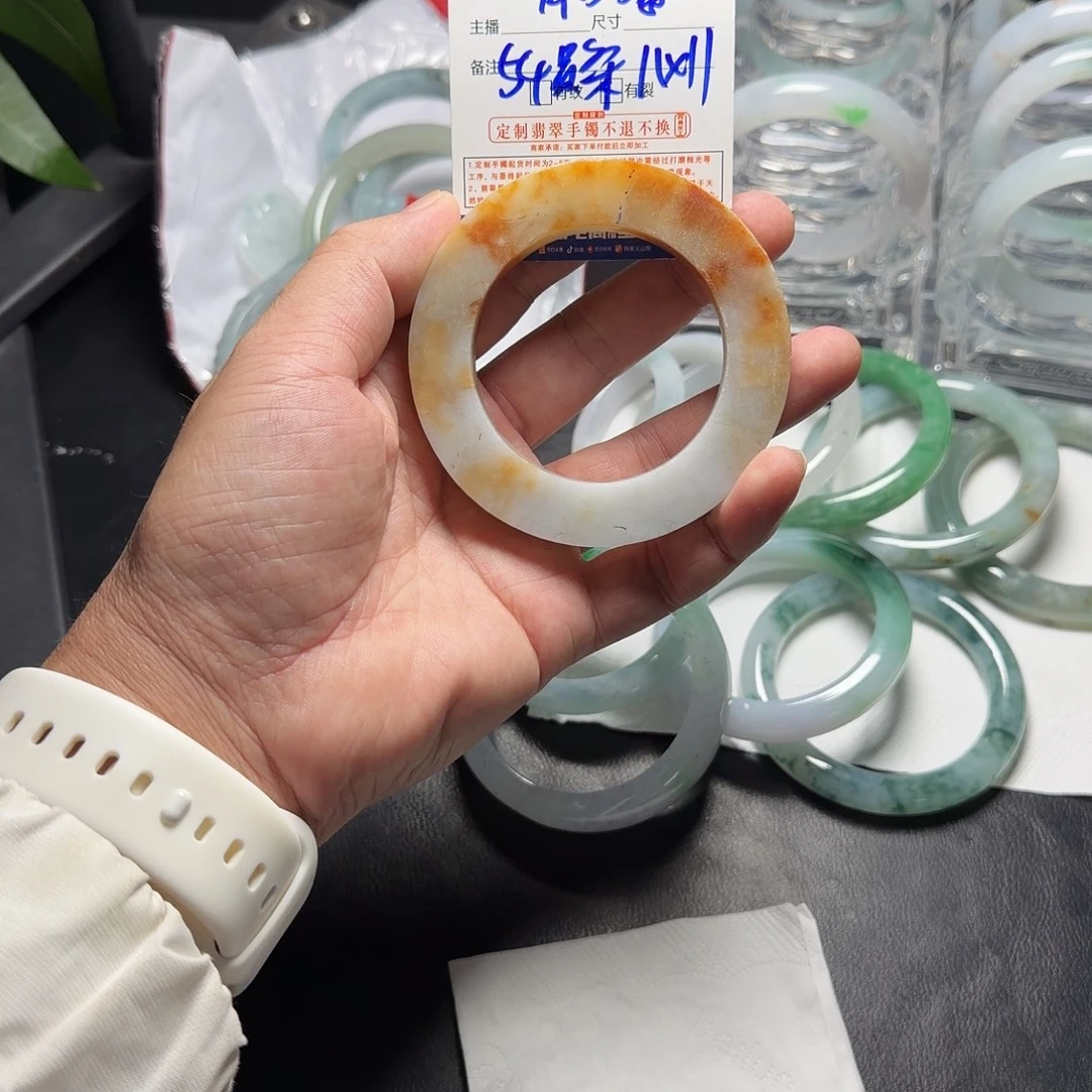 定制翡翠未镶嵌翡翠手镯