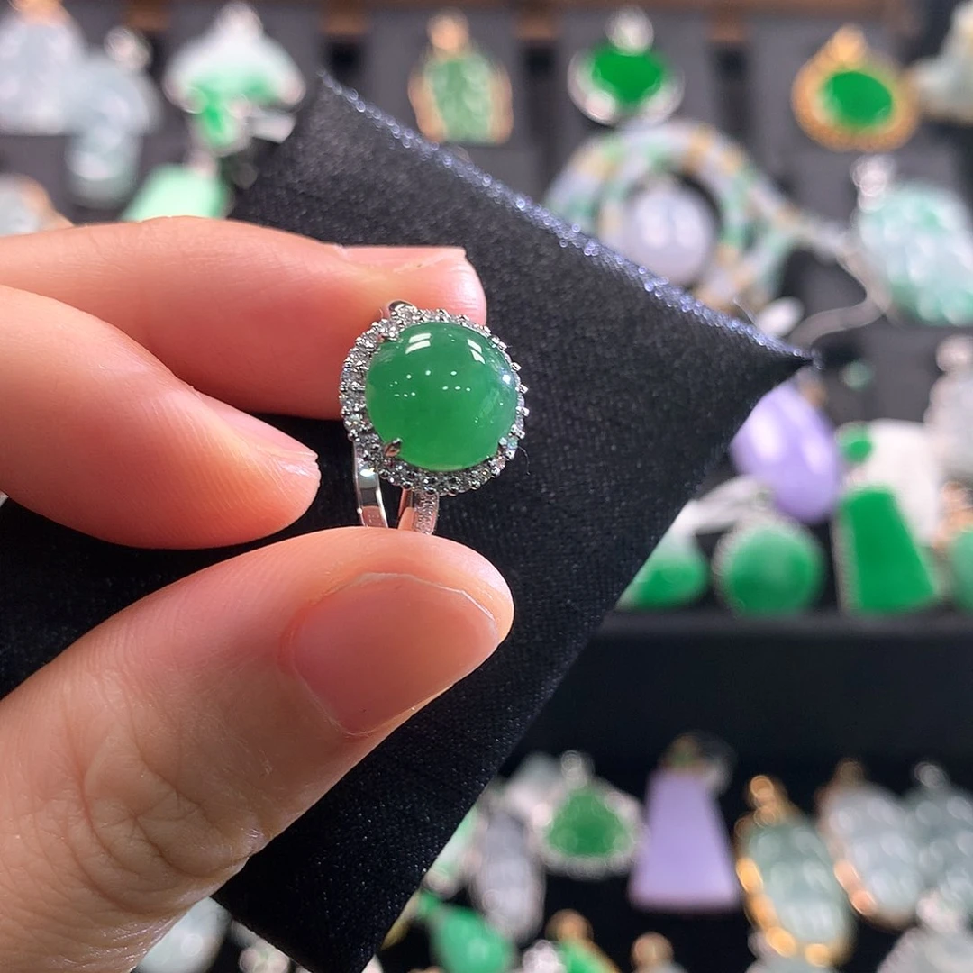 翡翠戒指18K金镶嵌戒指