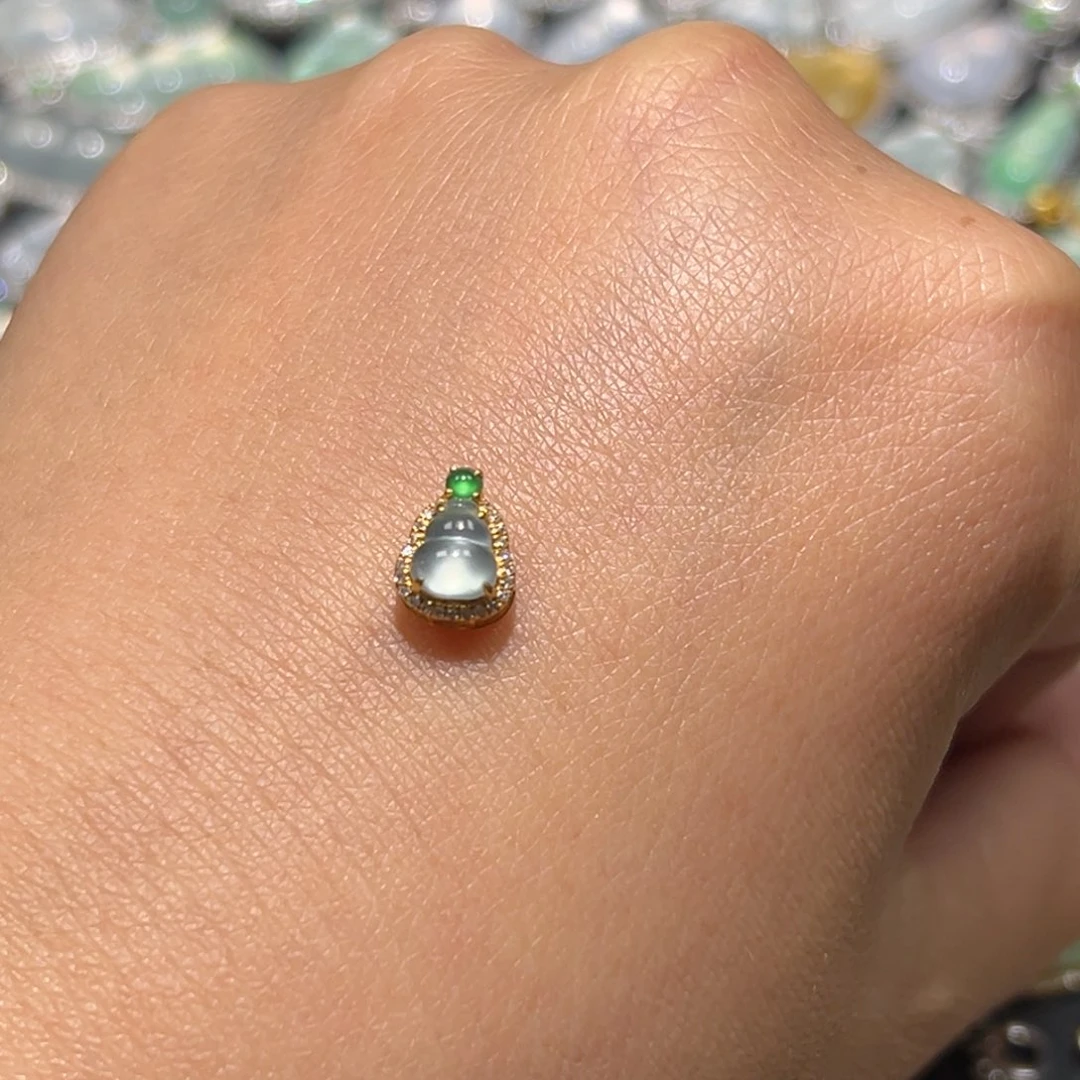 翡翠颈饰18K金镶嵌吊坠