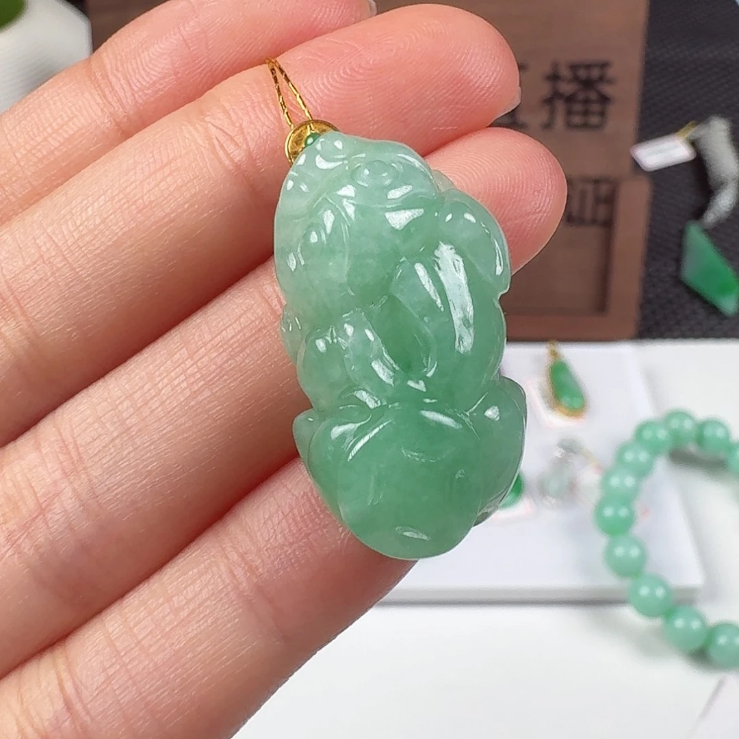 翡翠18K金镶嵌颈饰