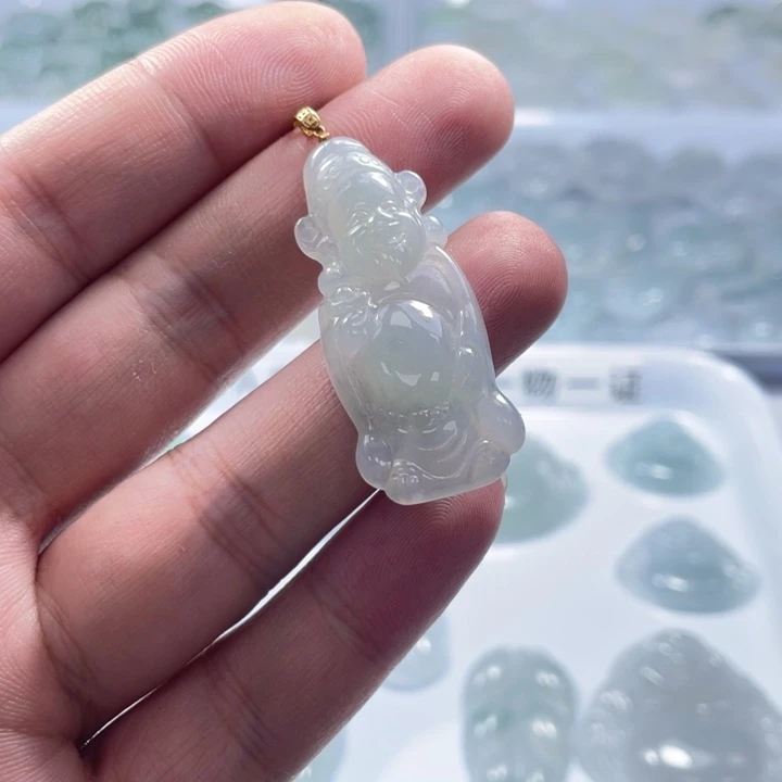 翡翠未镶嵌颈饰财神