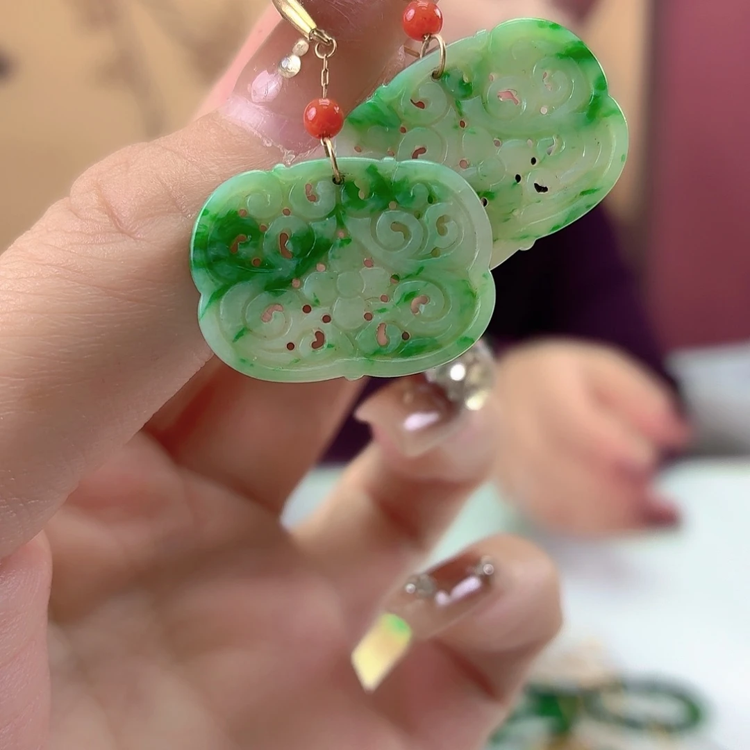 翡翠18K金镶嵌耳饰翡翠