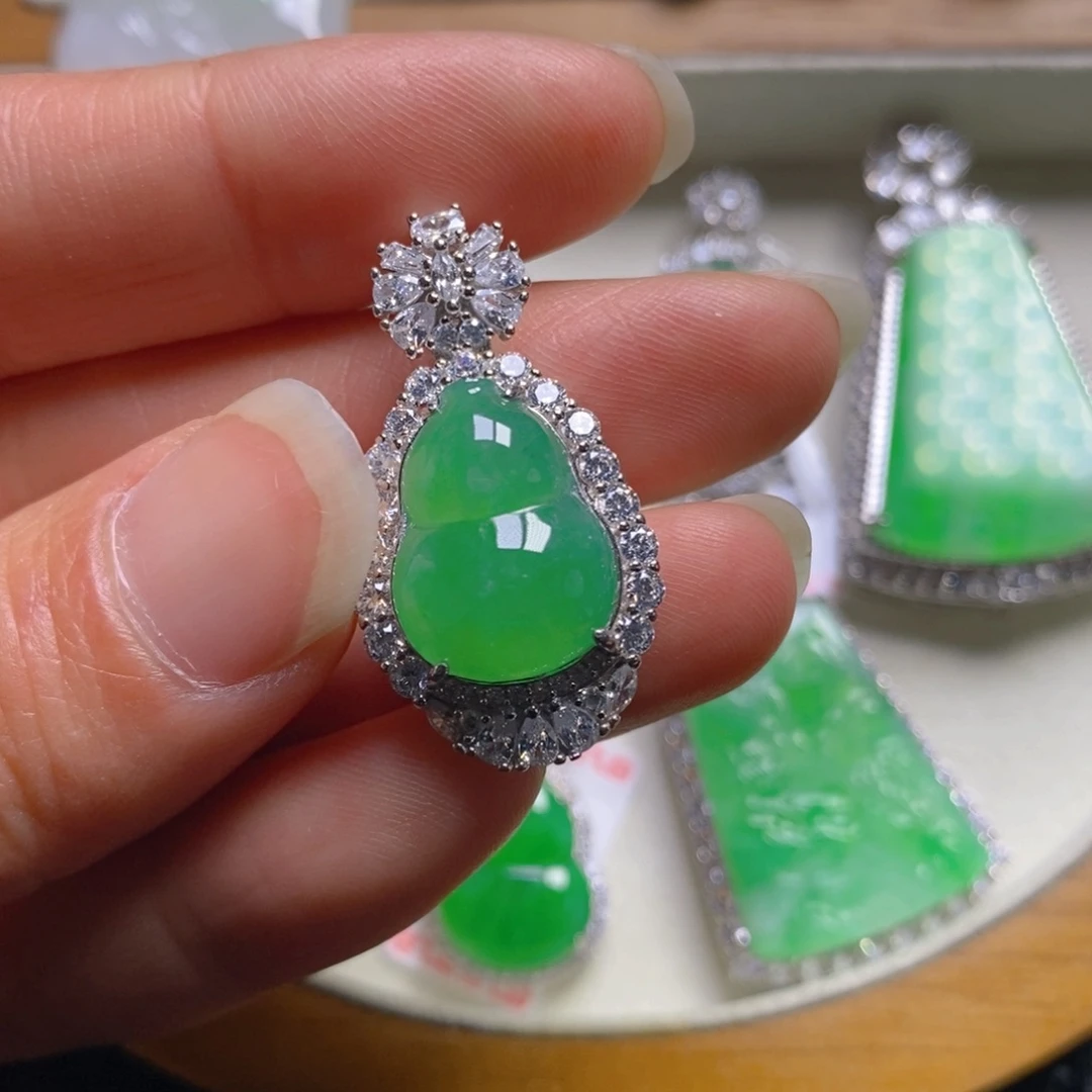 翡翠颈饰银S925镶嵌葫芦吊坠