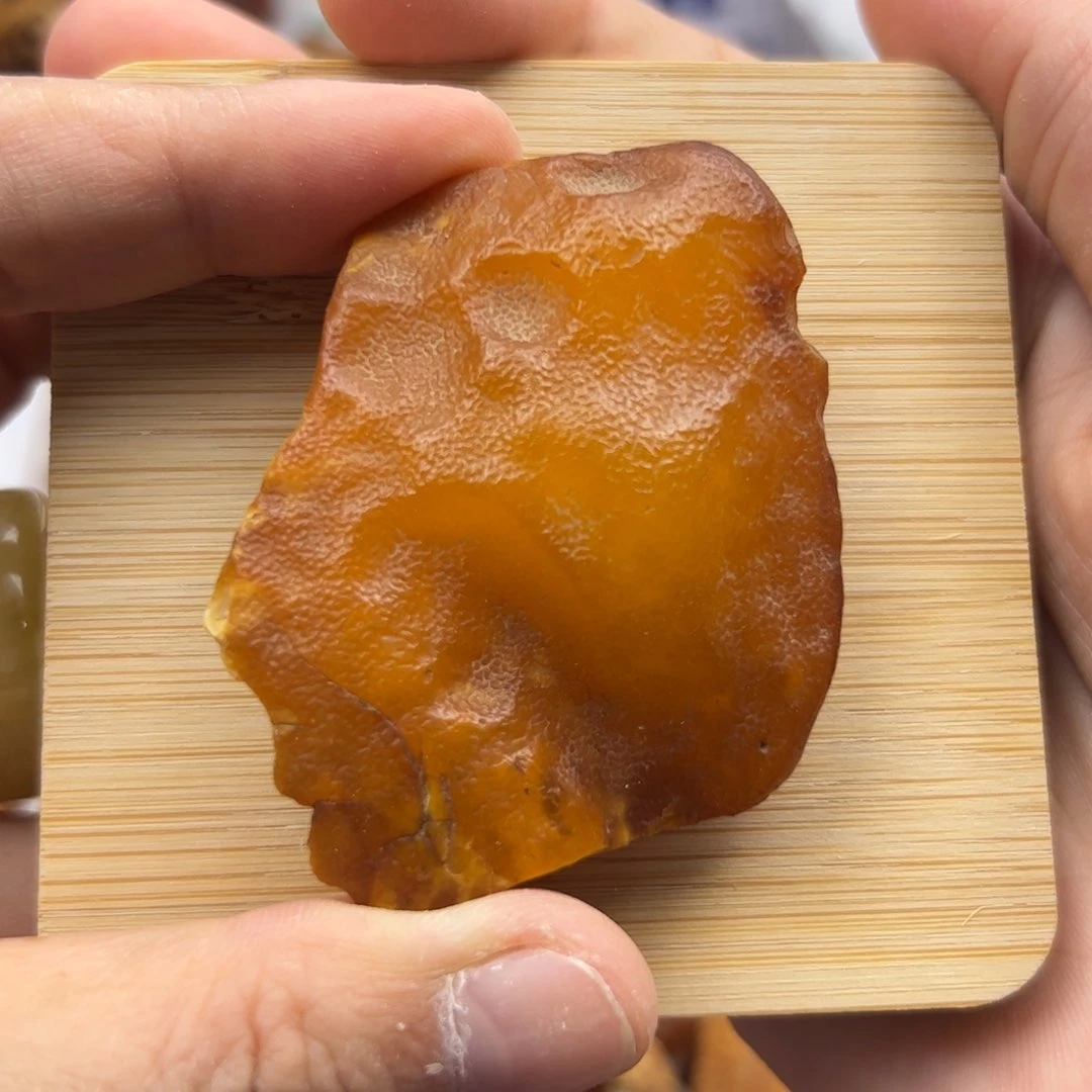 *****未镶嵌琥珀裸石22克