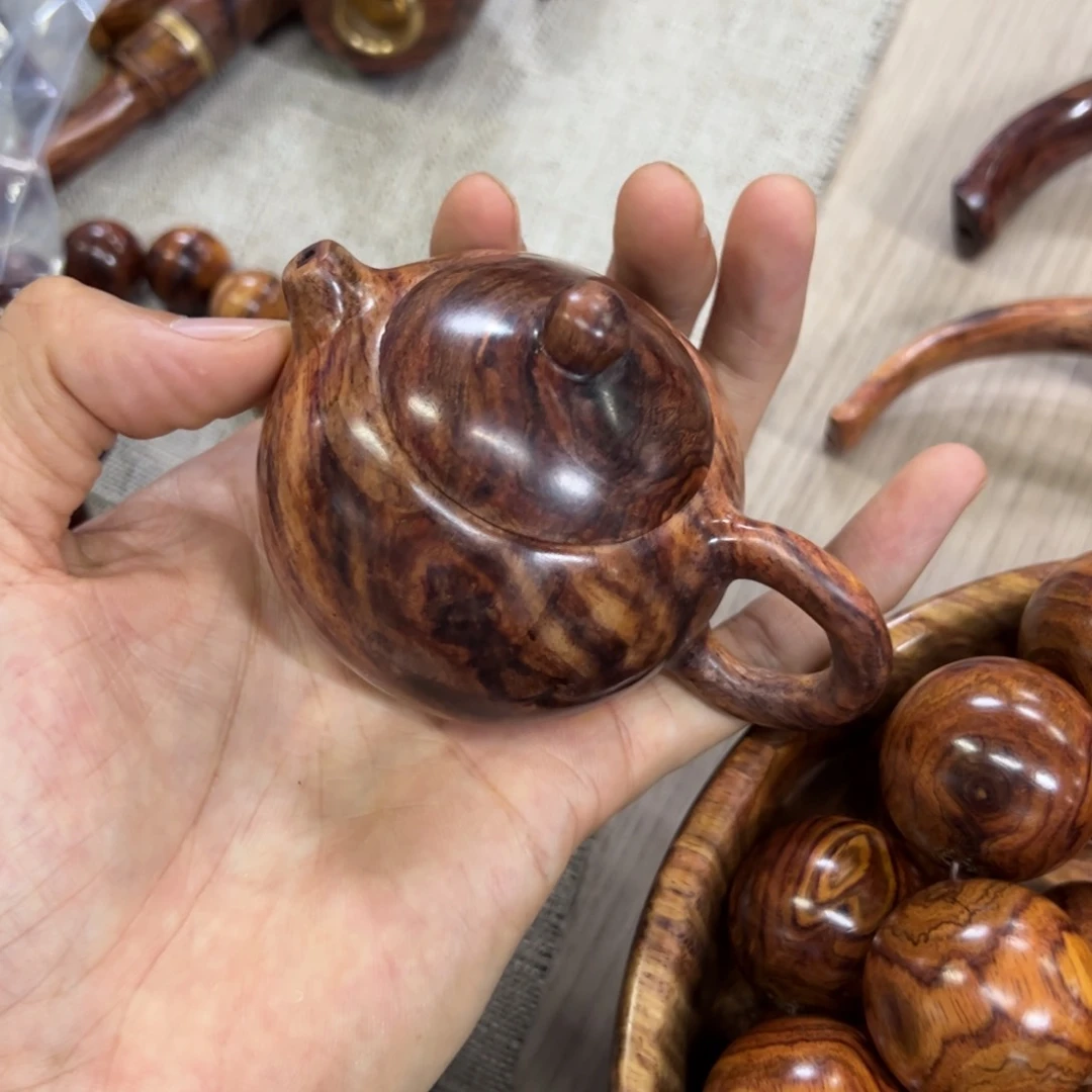 乐***哥黄花梨/降香黄檀把件