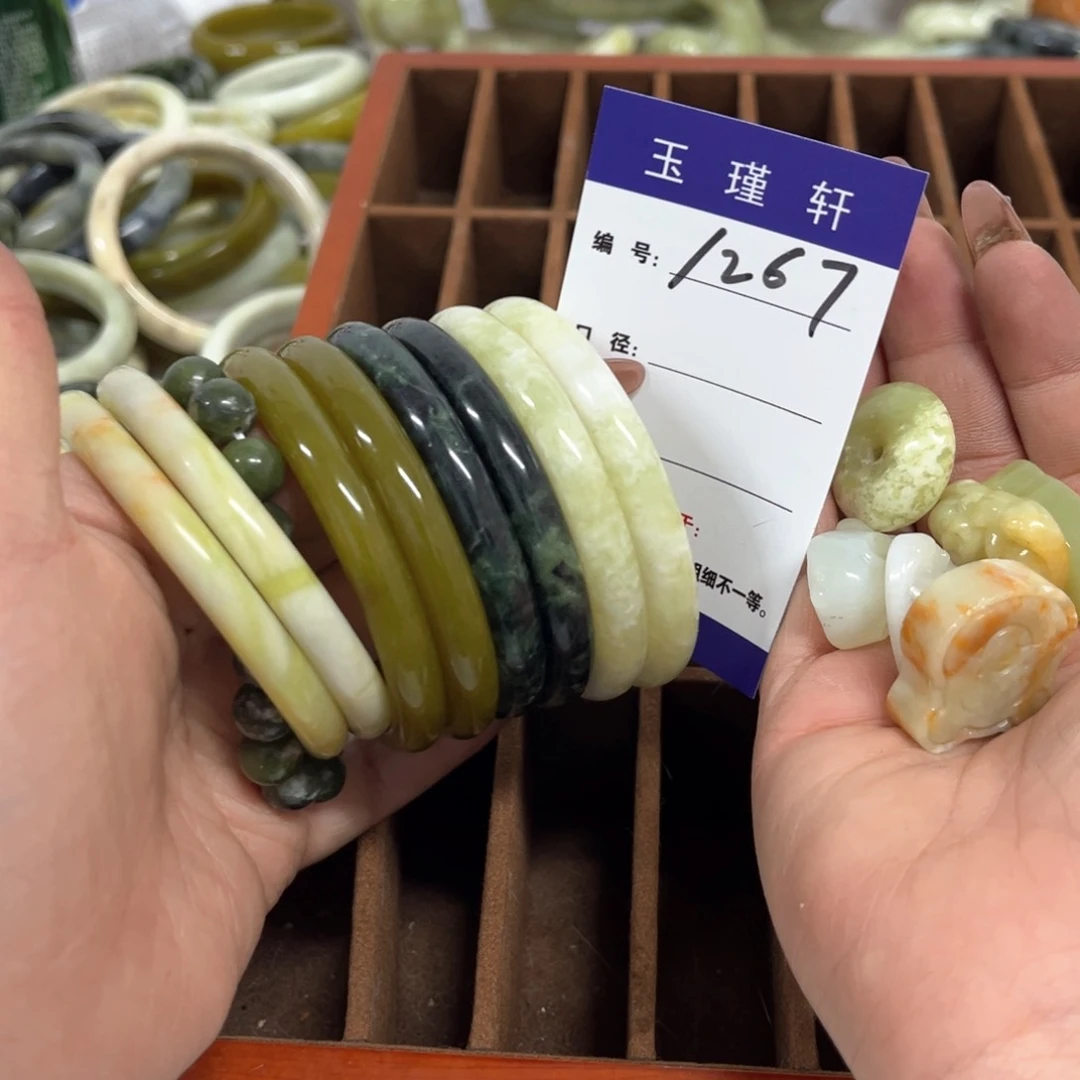 蛇纹石玉手镯未镶嵌霄*猪